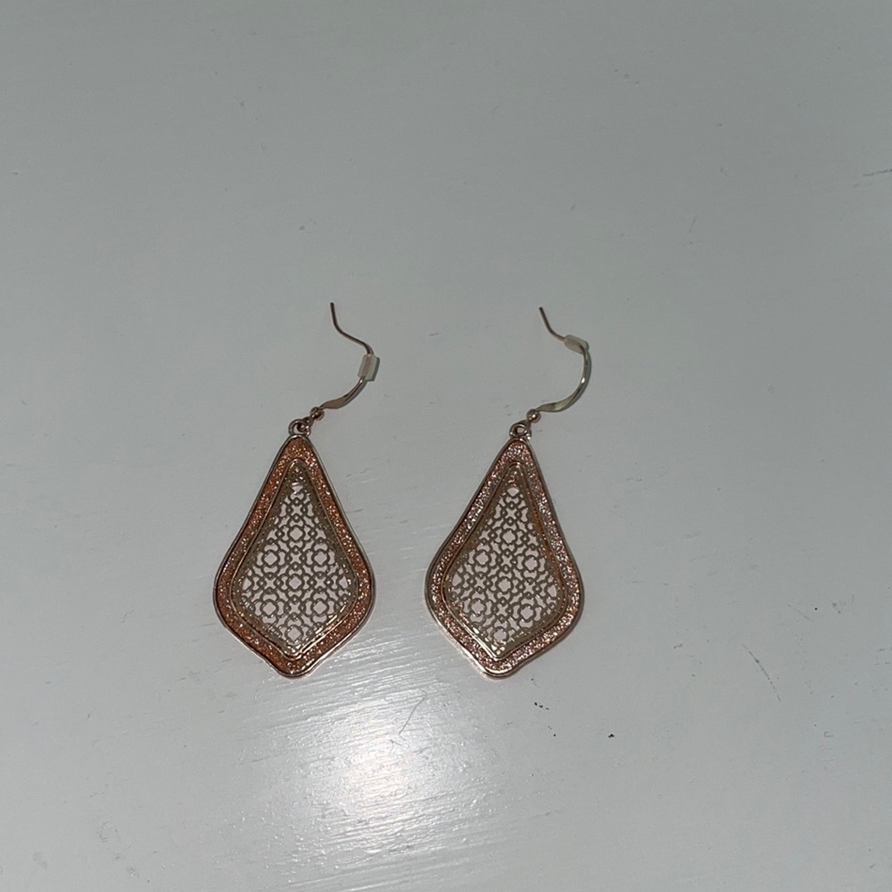 Rose gold earrings with sparkly border